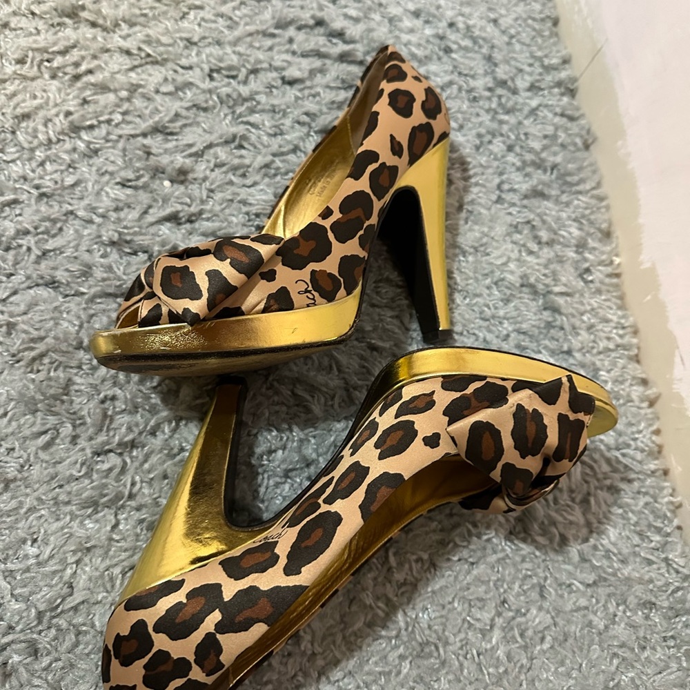 COACH  Leopard Print Peep-Toe Heels with Gold Accents 8# - Picture 3 of 9